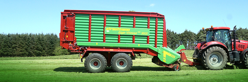 Strautmann Giga Vitesse Forage Wagon in field lifting grass