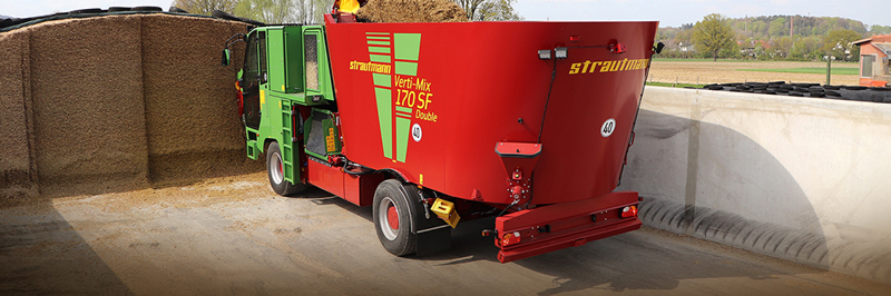 Self-propelled Strautmann diet feeder working in silage clamp