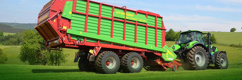 Close-up image of Strautmann Super Vitesse forage wagon lifting grass