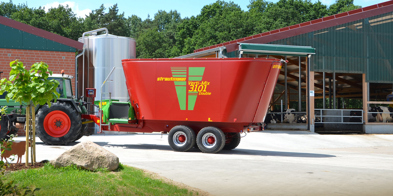 Double auger Strautmann Verti-Mix 3101 mixer wagon